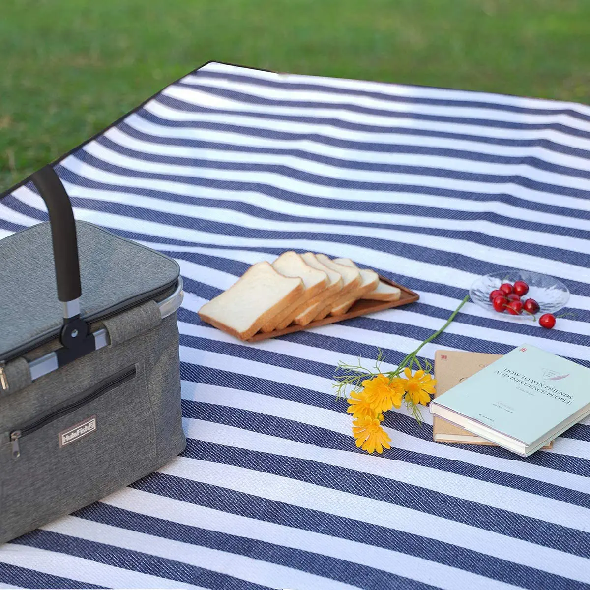 High Quality Packable Waterproof Blanket Portable Camping and Hiking Mat Stiped Pattern Outdoor Picnic Blanket