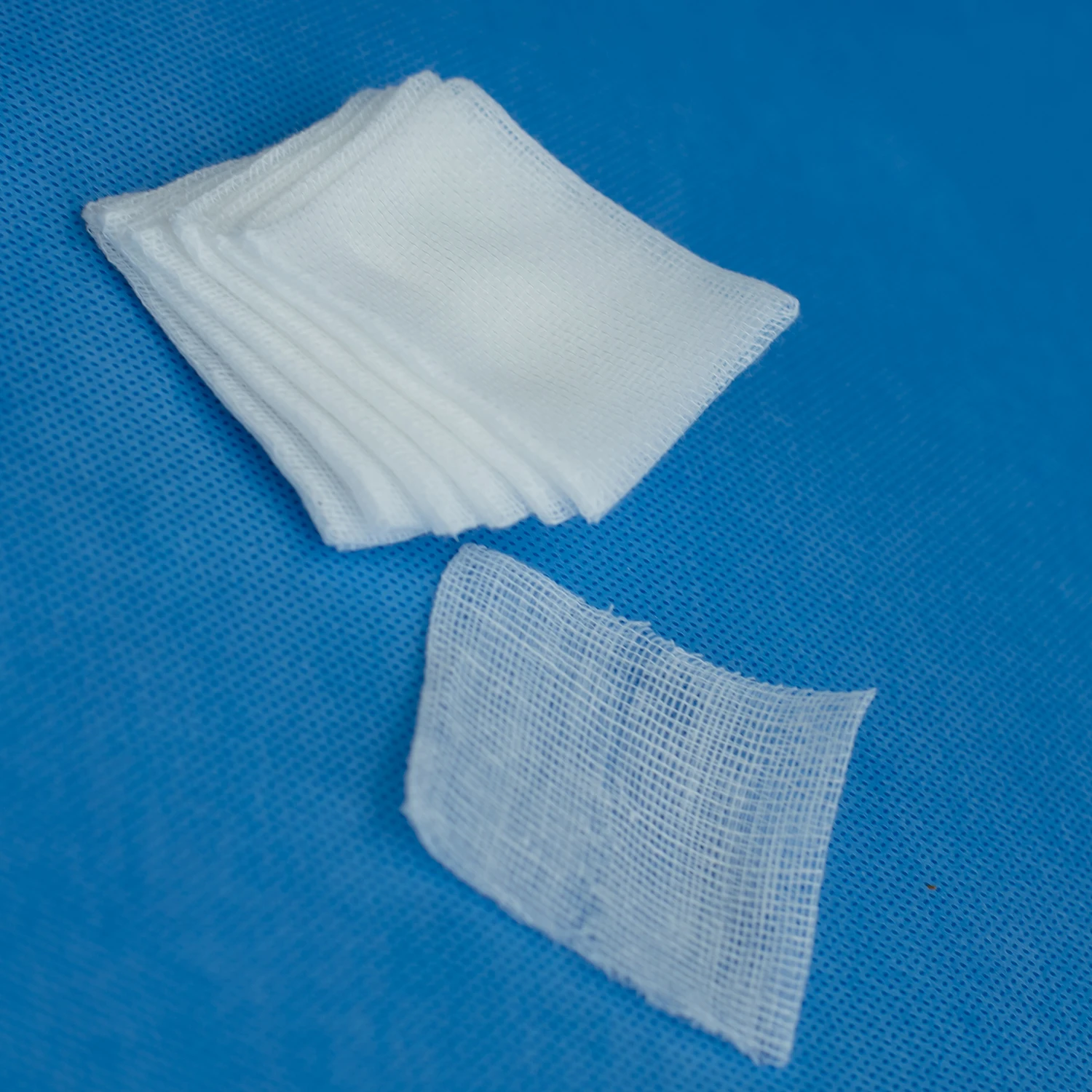 Risenmed Operational Cotton Non-woven Fabric Gauze Sponge Pad 2x2 4x4 Inch Non-Sterile Gauze Piece In Bag