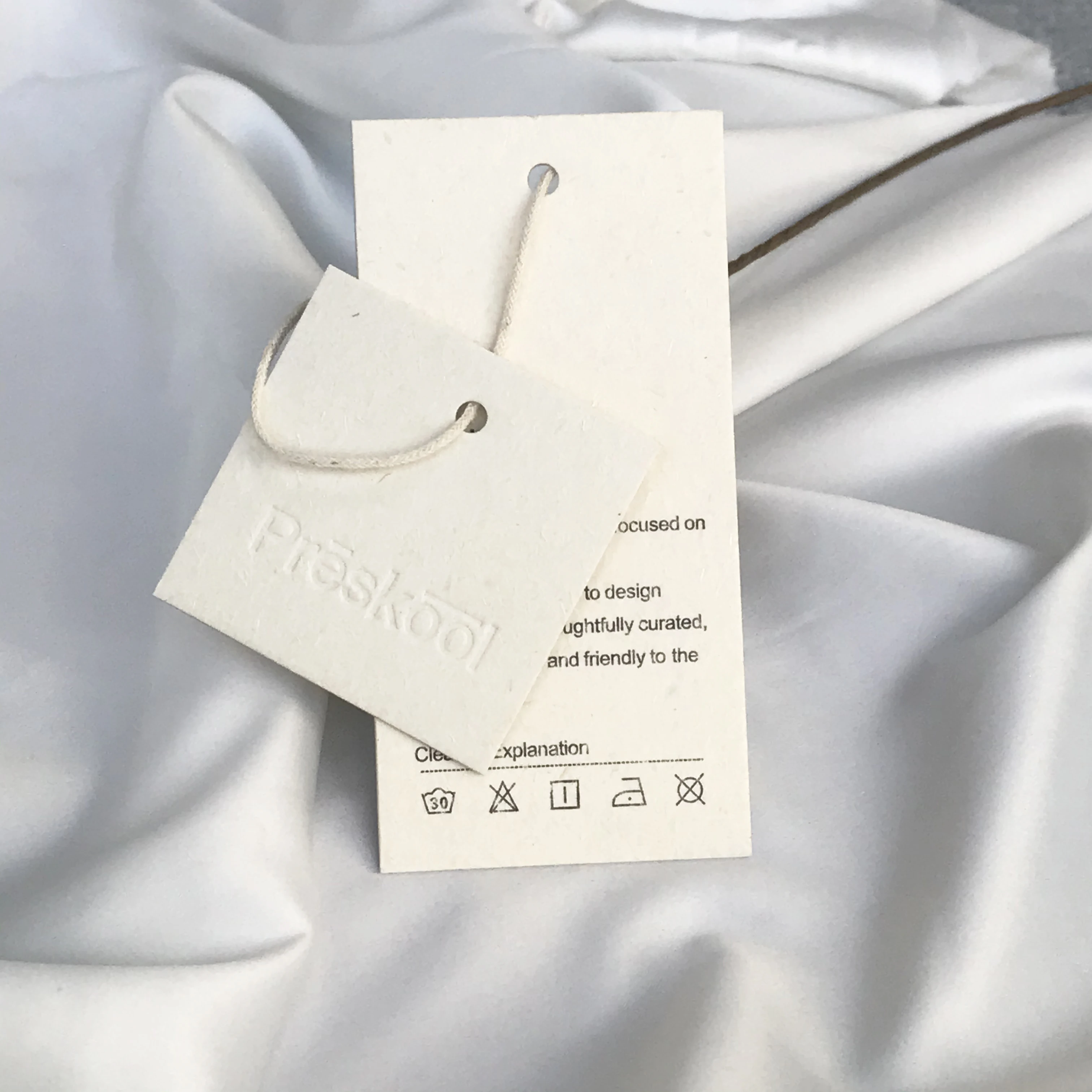 Wholesale Custom Logo Cardboard Paper Tag Garment Accessories Clothing Hangtag Labels with String