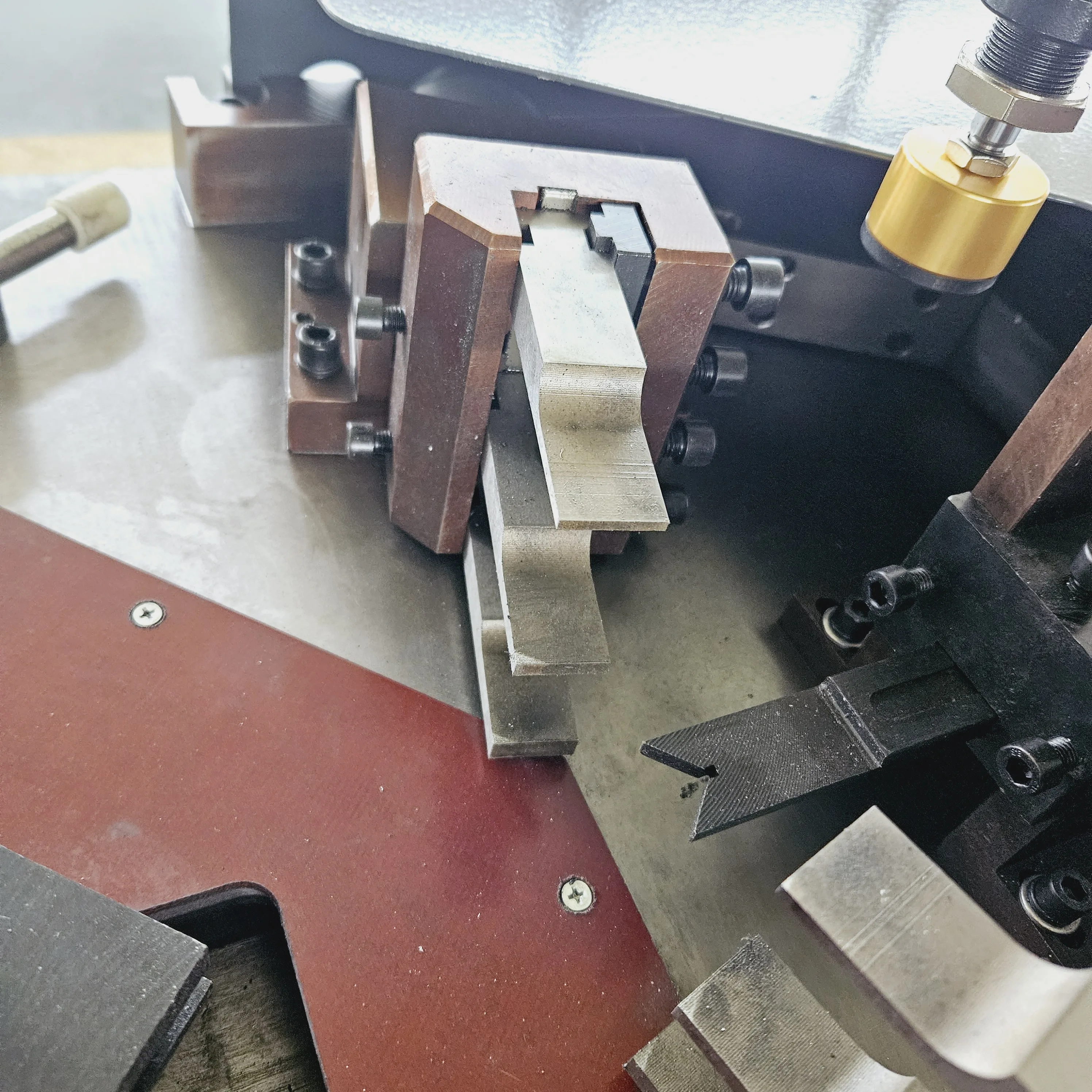 aluminum door and window corner  assembly machine