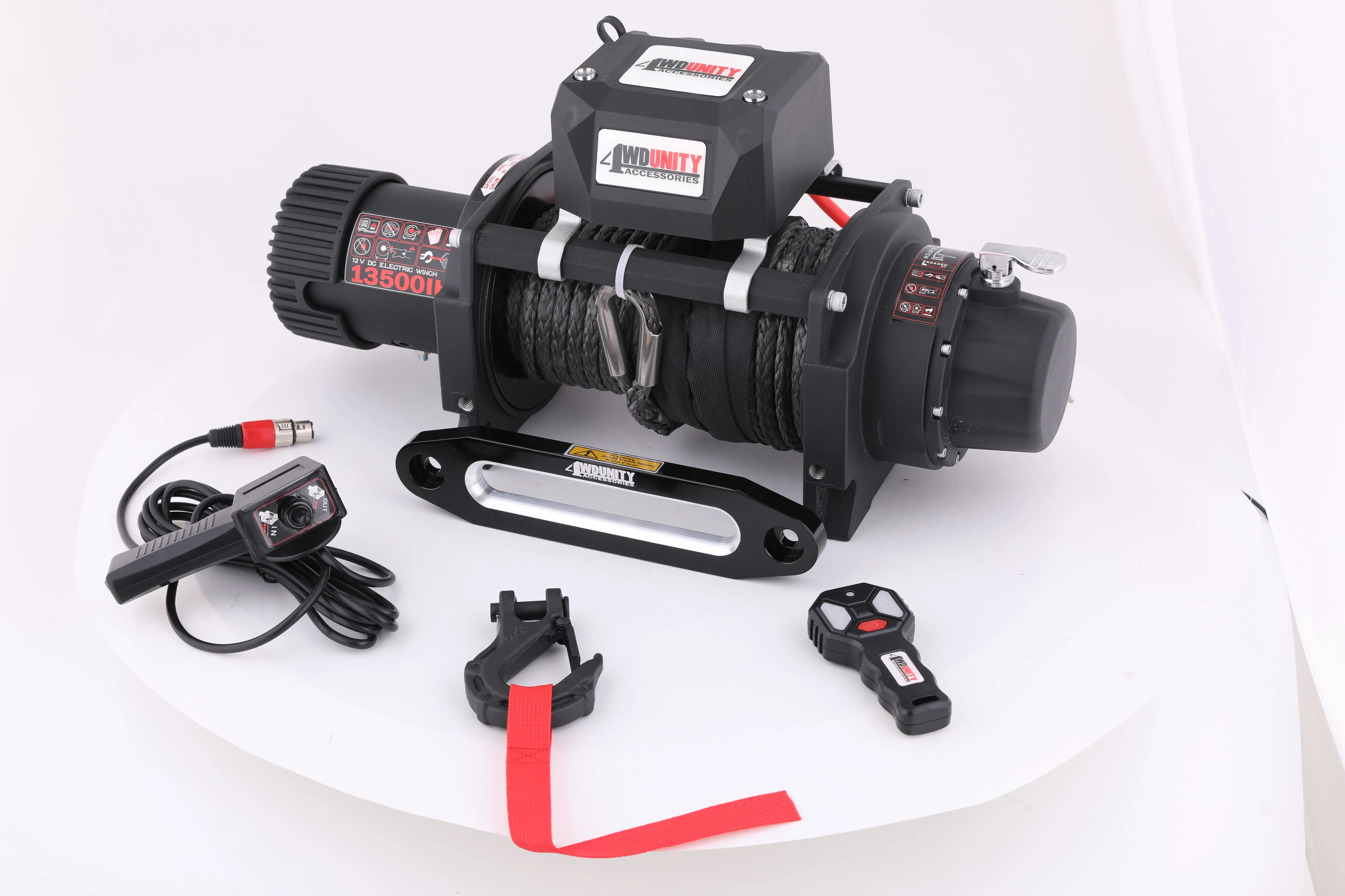 The New 12V 24V 13500LBS/5909KG IP67 Car 4x4 SUV Wired/Wireless Control Synthetic Rope Electric Winch