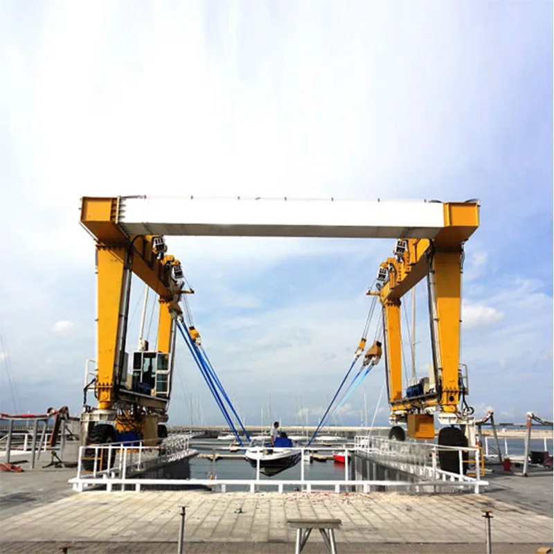Yacht boat handling equipment 200 ton travel boat lift crane