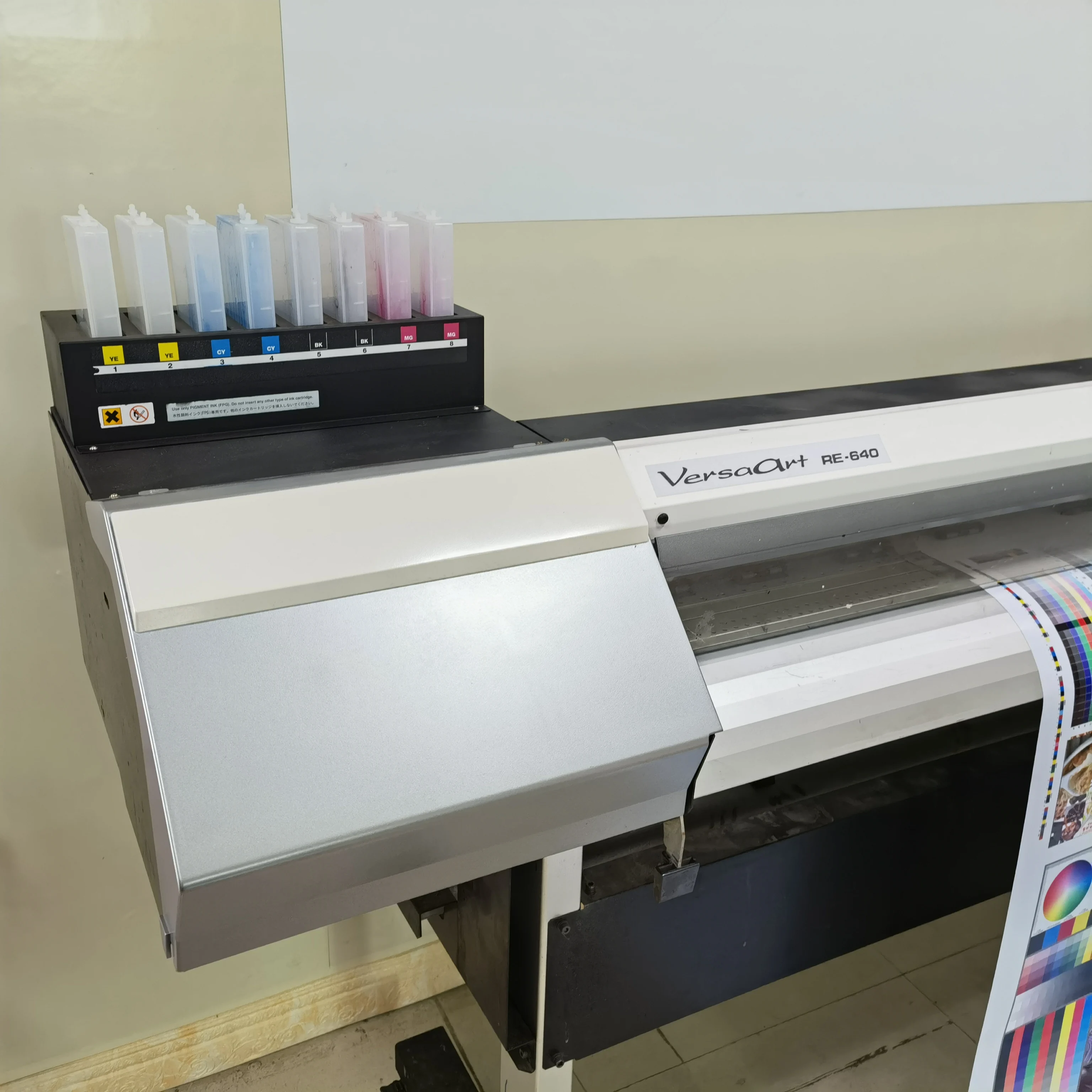 Used RE640 Plotter Roland Eco solvent Inkjet Printer Banner Printing Machine For Car Sticker Poster Printing