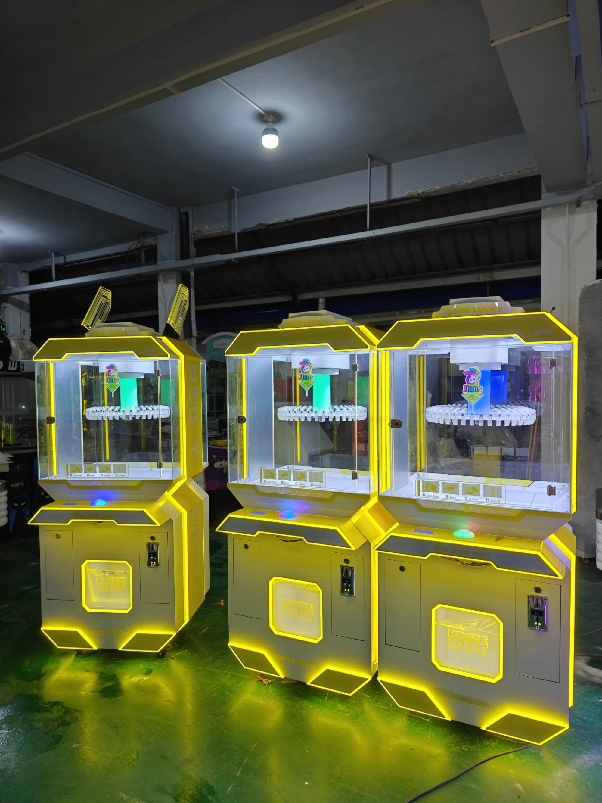 High quality clamp game machine gift prize machine Clamp Gift Game Machine for Game Centers and Amusement Parks