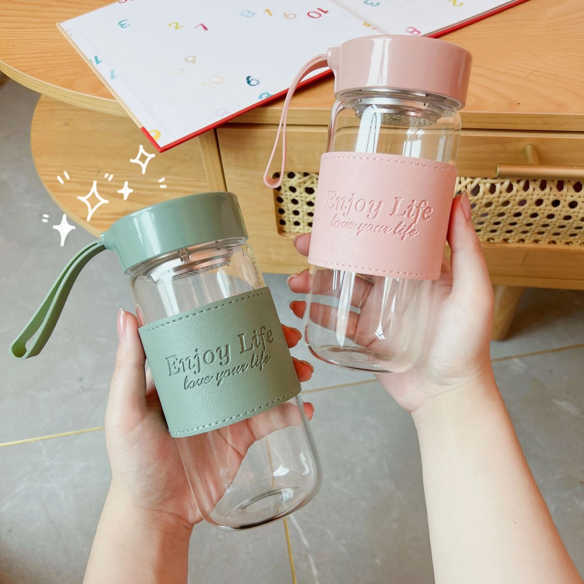 Wholesale Heat Resistant Borosilicate Glass Tea Bottle Enjoy Life Beautiful Water Bottle With Handle