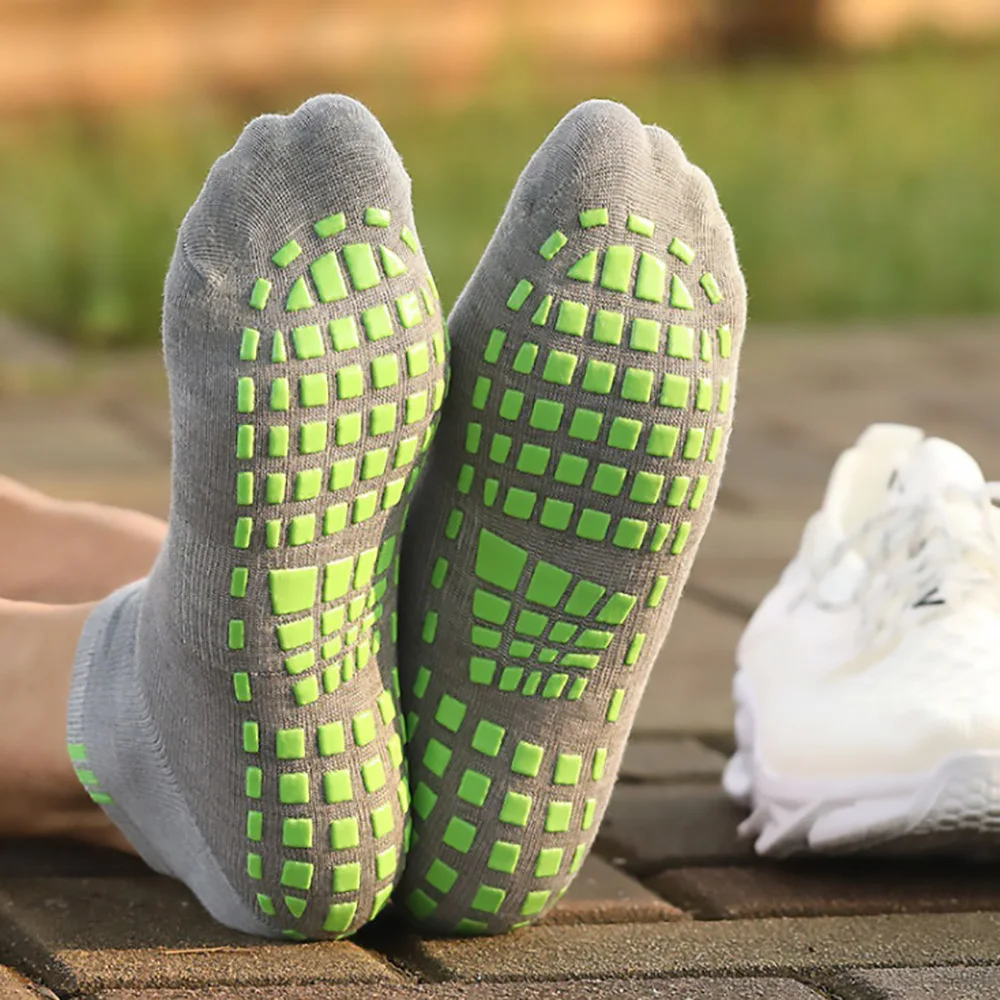High Quality Non Slip Trampoline Socks Jump Grip Socks Custom Trampling Training Socks