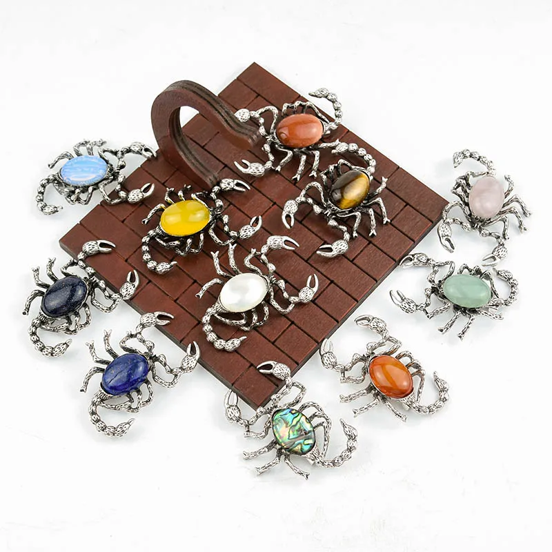 
Wholesale Crystal Handcrafts Animal Scorpion Carving Scorpion Brooch Carved For Clothes Decoration 