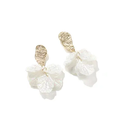 Artilady 2022 Modern White Shell Flower Petal Drop Earrings For Women New Fashion Party Beach Weeding Jewelry Decor