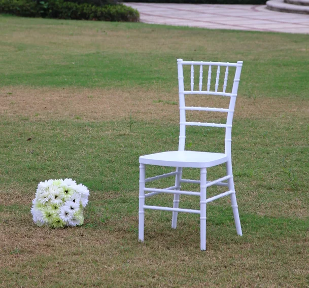 Металлического цвета 17 лет завод пластиковые chiavari стул смолы с подушкой и чехлами для вечеринки