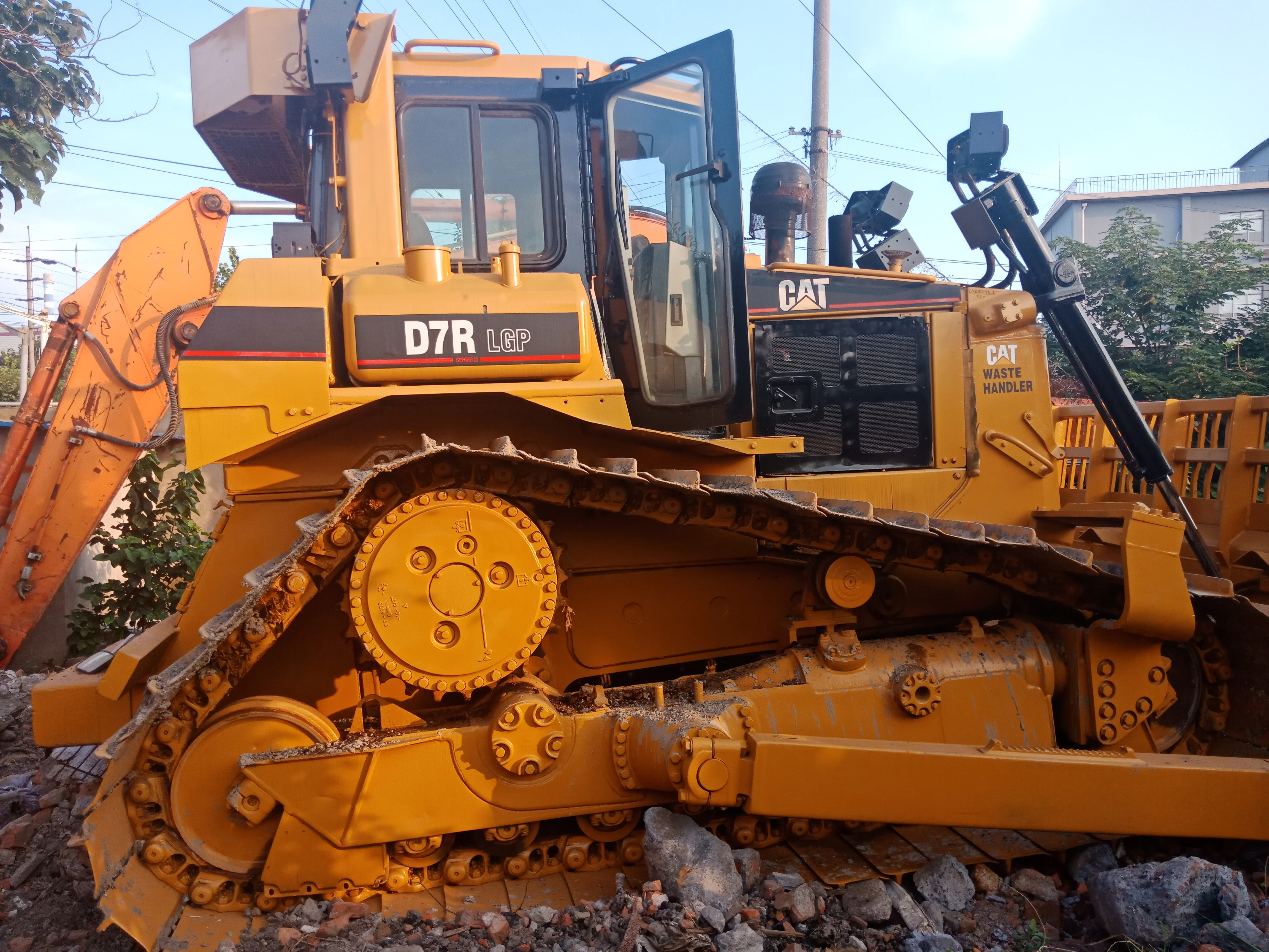 
USED CATERPILLARD7R CRAWLER BULLDOZER IN GOOD CONDITION AND LOW PRICE HOT SALE 
