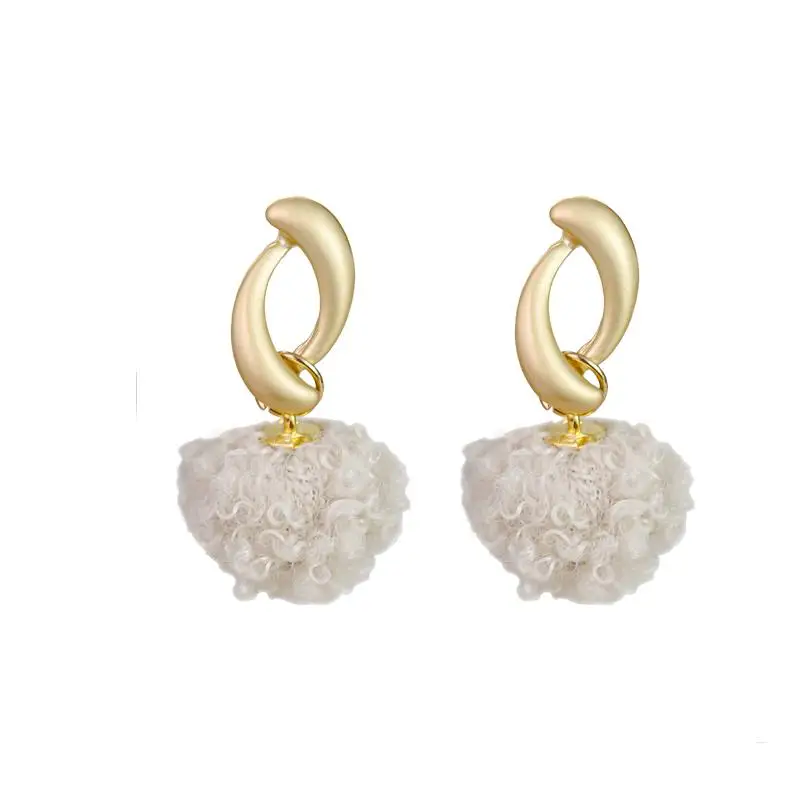 Temperament Versatile and Cute Pom-Pom 925 Sterling Silver Needle Stud Earrings Lamb Plush Pom-Pom Matte Earrings Ear Ornaments
