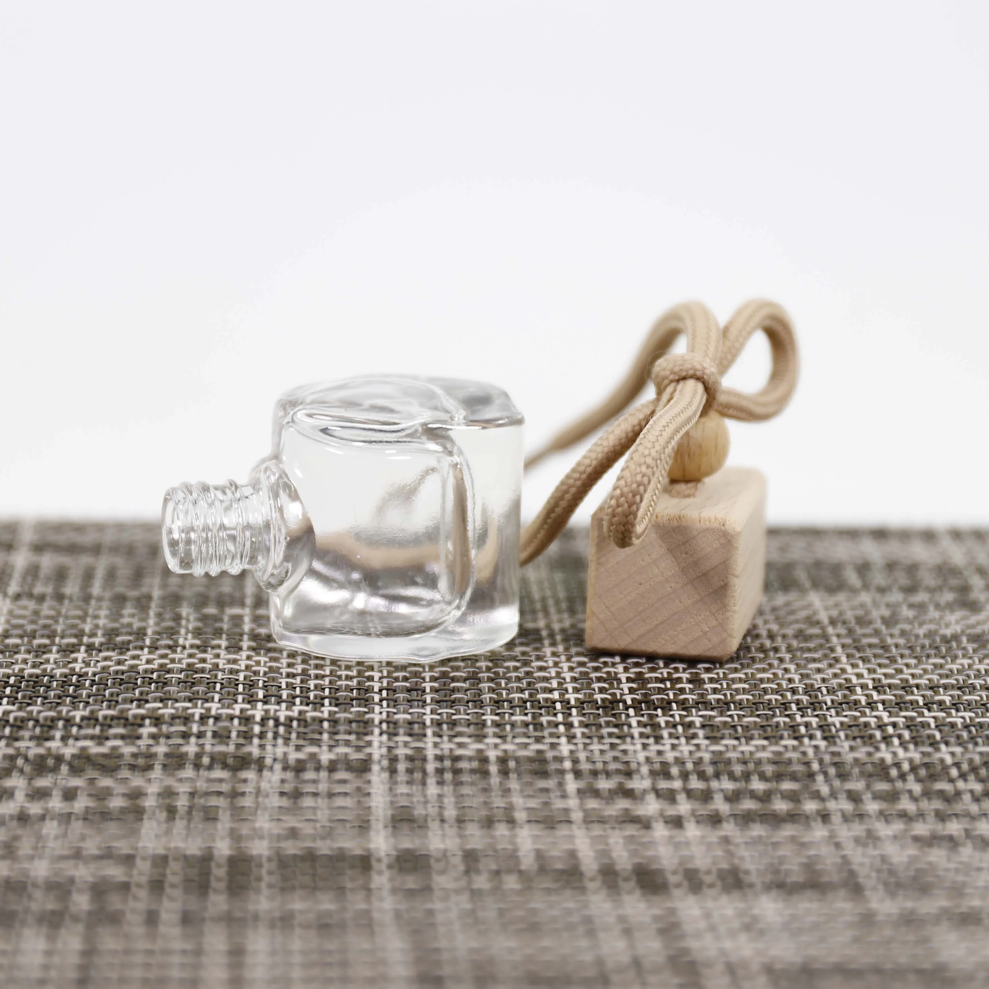 Aroma Diffuser 8Ml Fragrance Bottle Diffuser Glass Car Air Freshener Hanging Perfume Bottle With Wooden