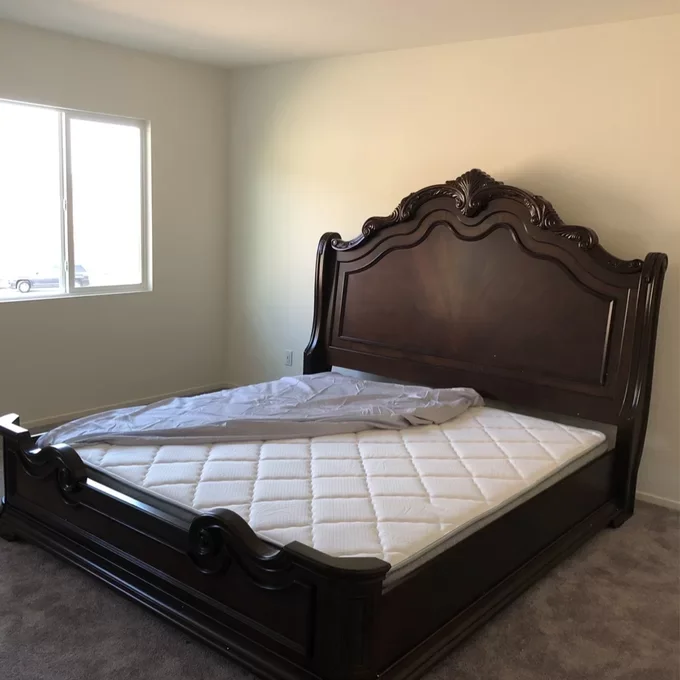 Classic Royal King Size Wooden Bed Frame with Ornate Carved Headboard and Rich Mahogany Finish Traditional Bedroom Furniture