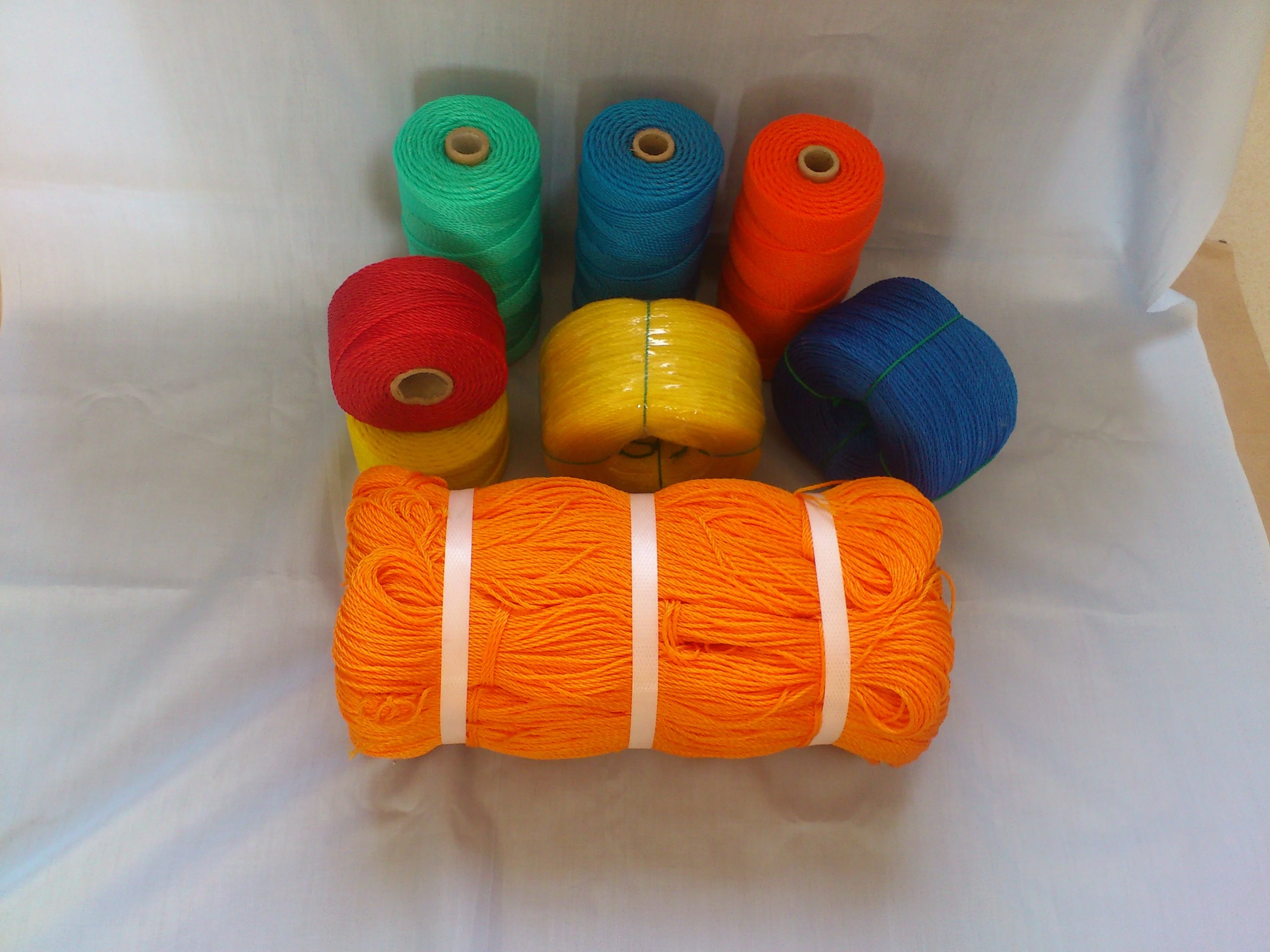 Hot sale 3 strands twisted high quality 380D/45ply 380d/30ply 380D/39PLY  pe fishing twine for hand fishing net trawl