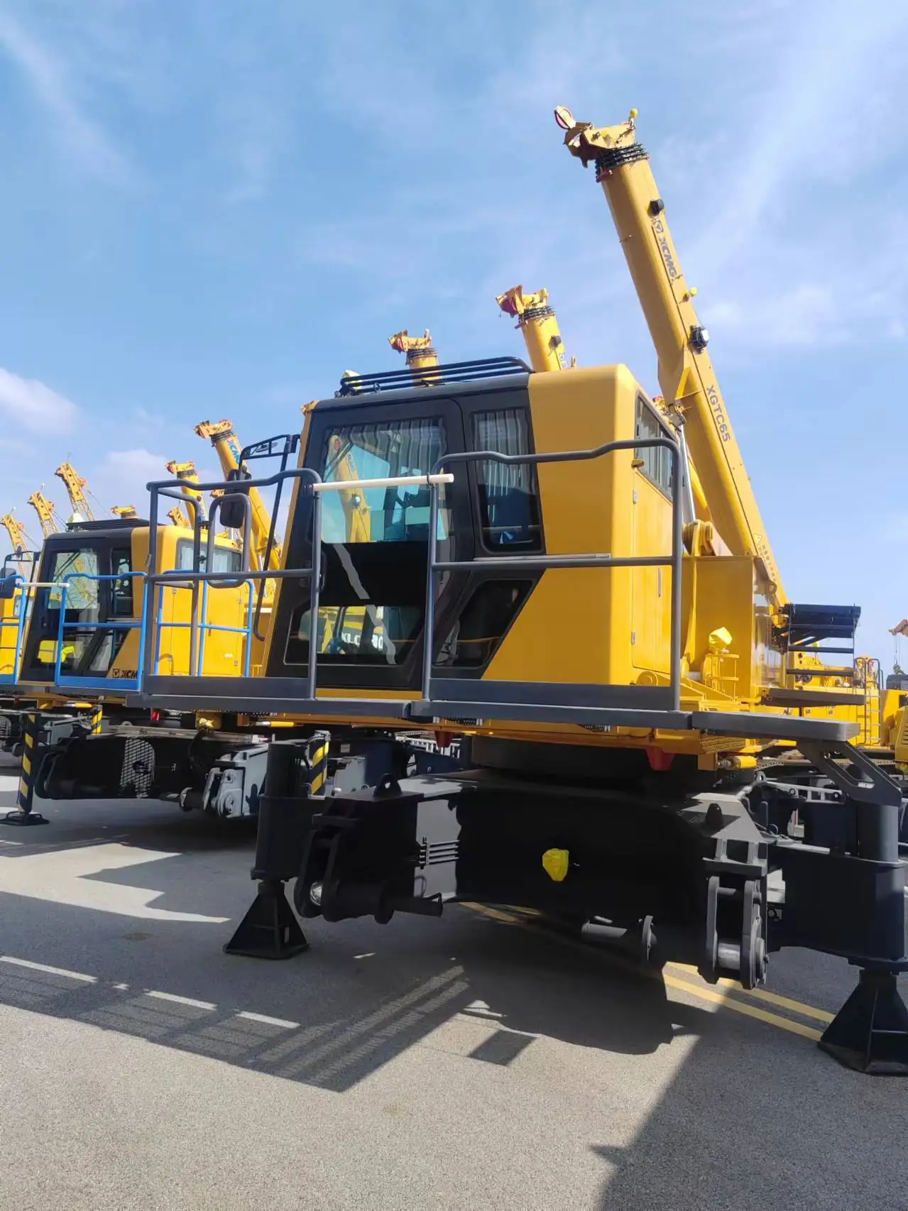 XCMG Official Second Hand Crane Machine Used Crawler Crane Machine XGC130-I For Sale