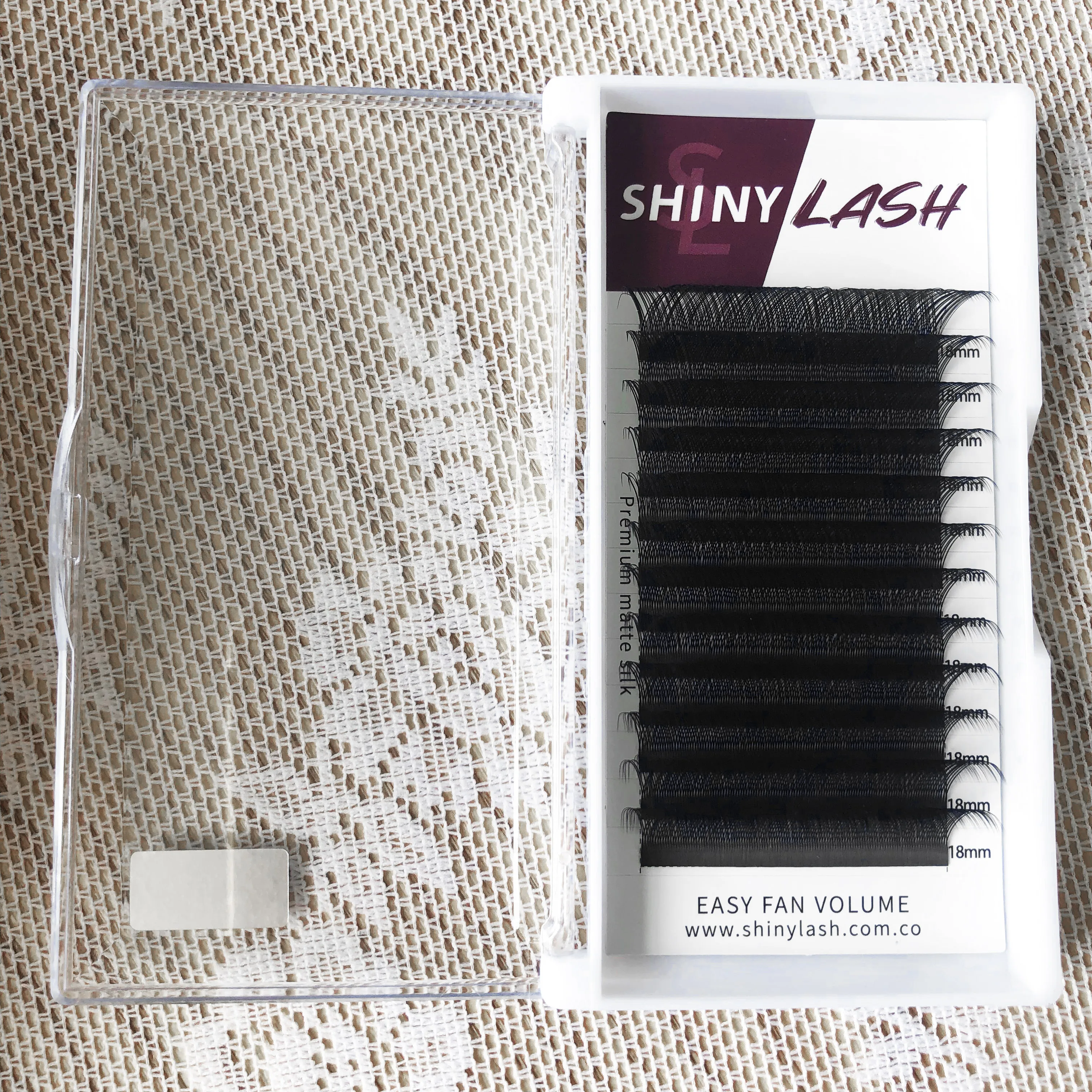 Factory Wholesale lash extensions products lash extension trays best quality dark and fluffy Silk Faux Mink eyelash extension y