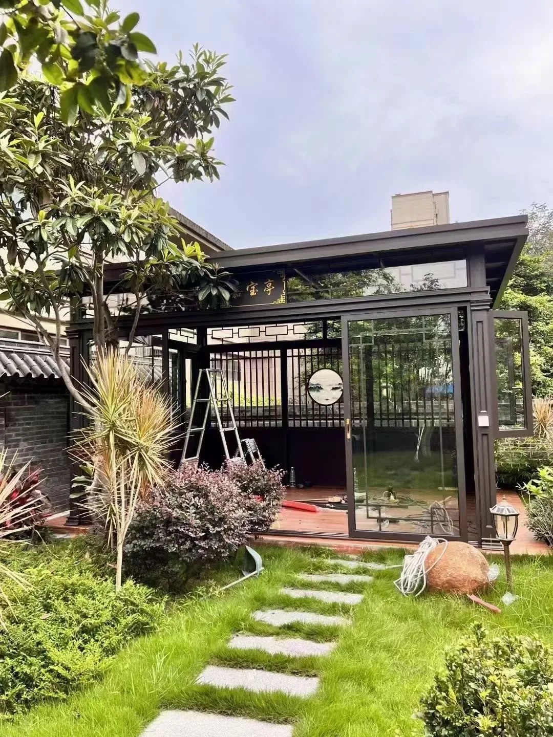 From China manufacturers direct sales of new aluminum outdoor villa garden gate from China