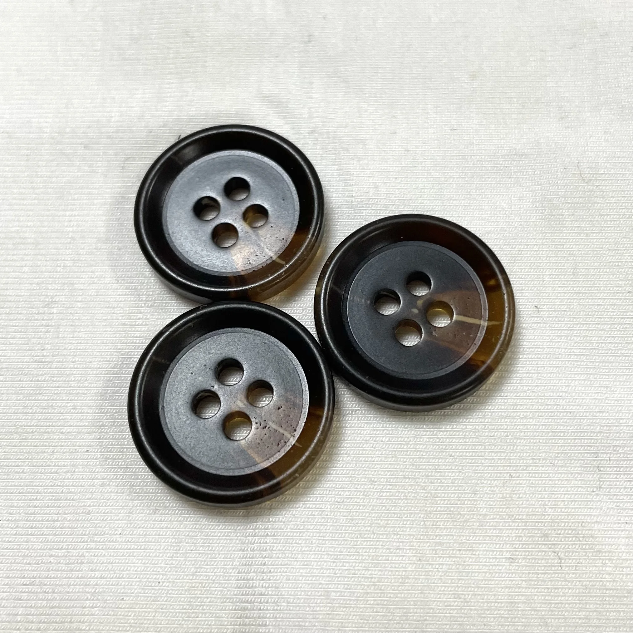 Factory Wholesale Custom Logo Fashionable 4 Holes Resin Button For Clothing