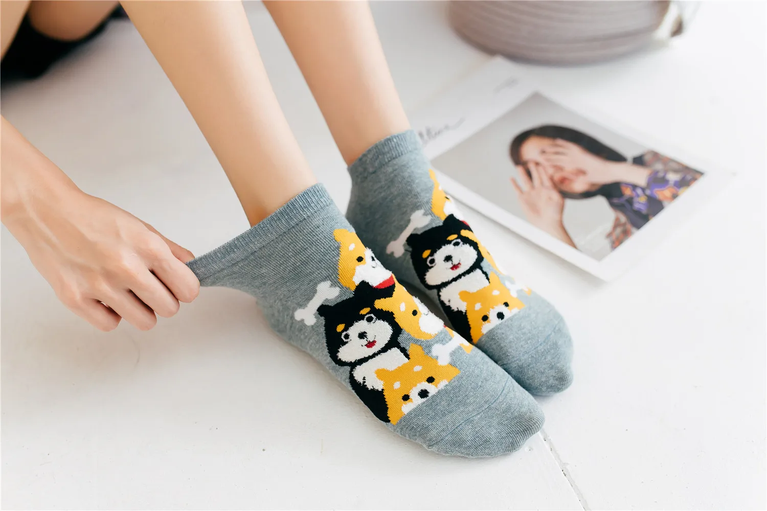 New European and American mixed color wholesale youth socks cartoon jacquard dog feather yarn female socks