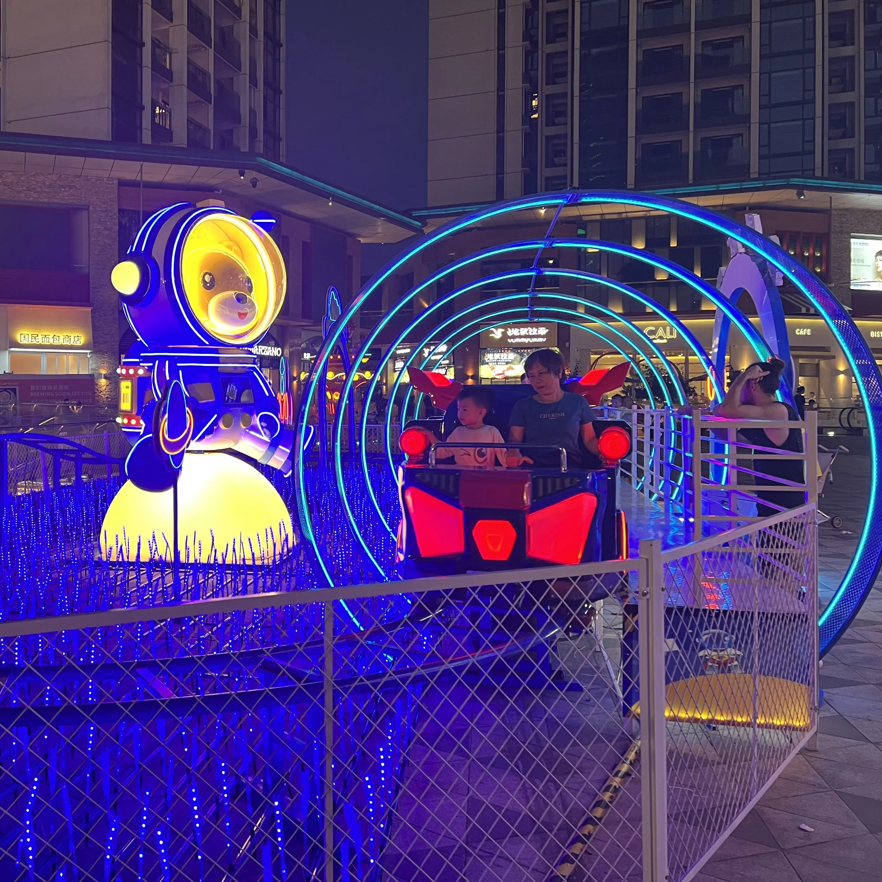 Large Outdoor Amusement Equipment Family-Friendly Roller Coaster Train Ride on Track for Kids for Parks & Shopping Malls