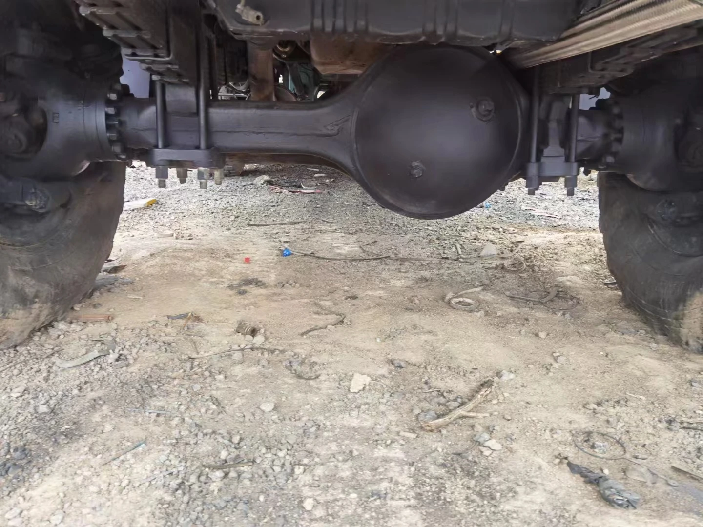 Автоцистерна для воды на 12 куб. См, 6x4 водонагревателя, внедорожного типа Dongfeng, 6-колесный двигатель Cummins