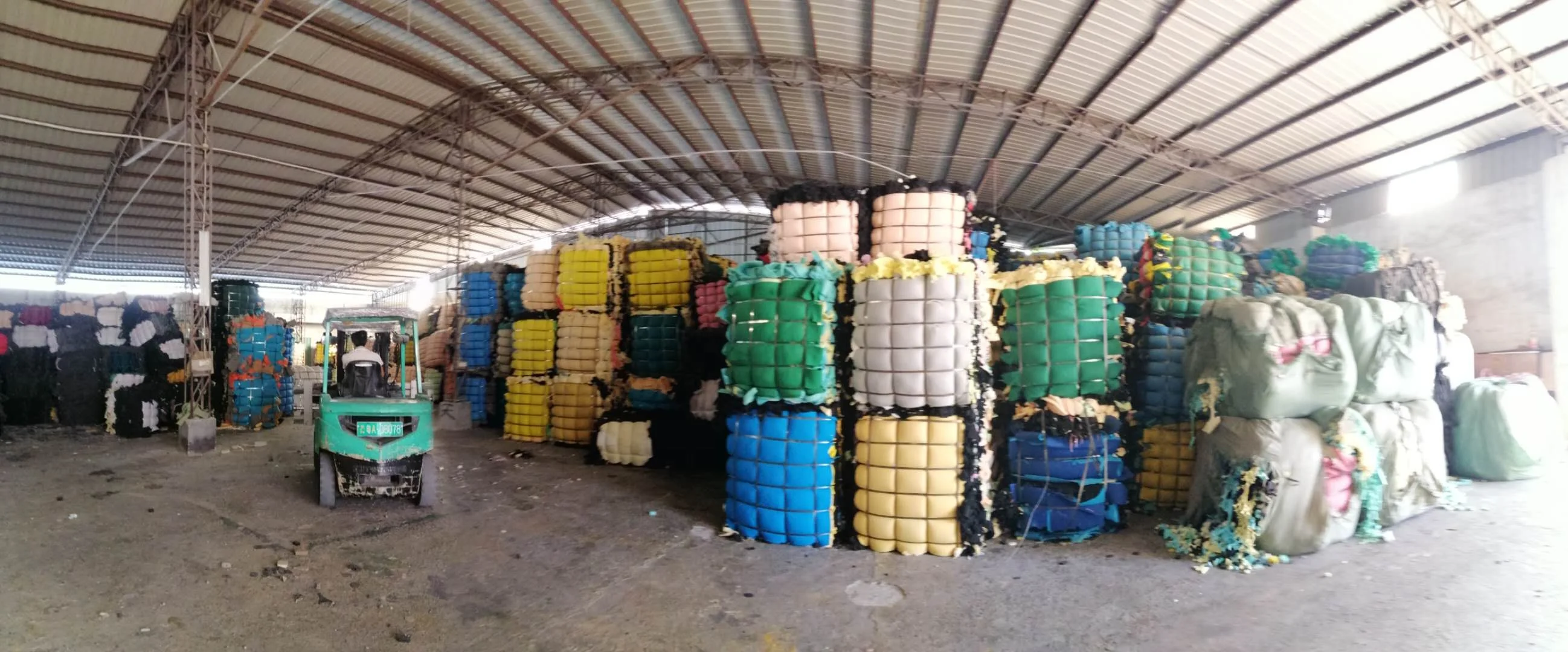 100%Clean and dry PU Furniture foam scrap plastic recycling waste sponge foam scrap furnituremattress  fillings