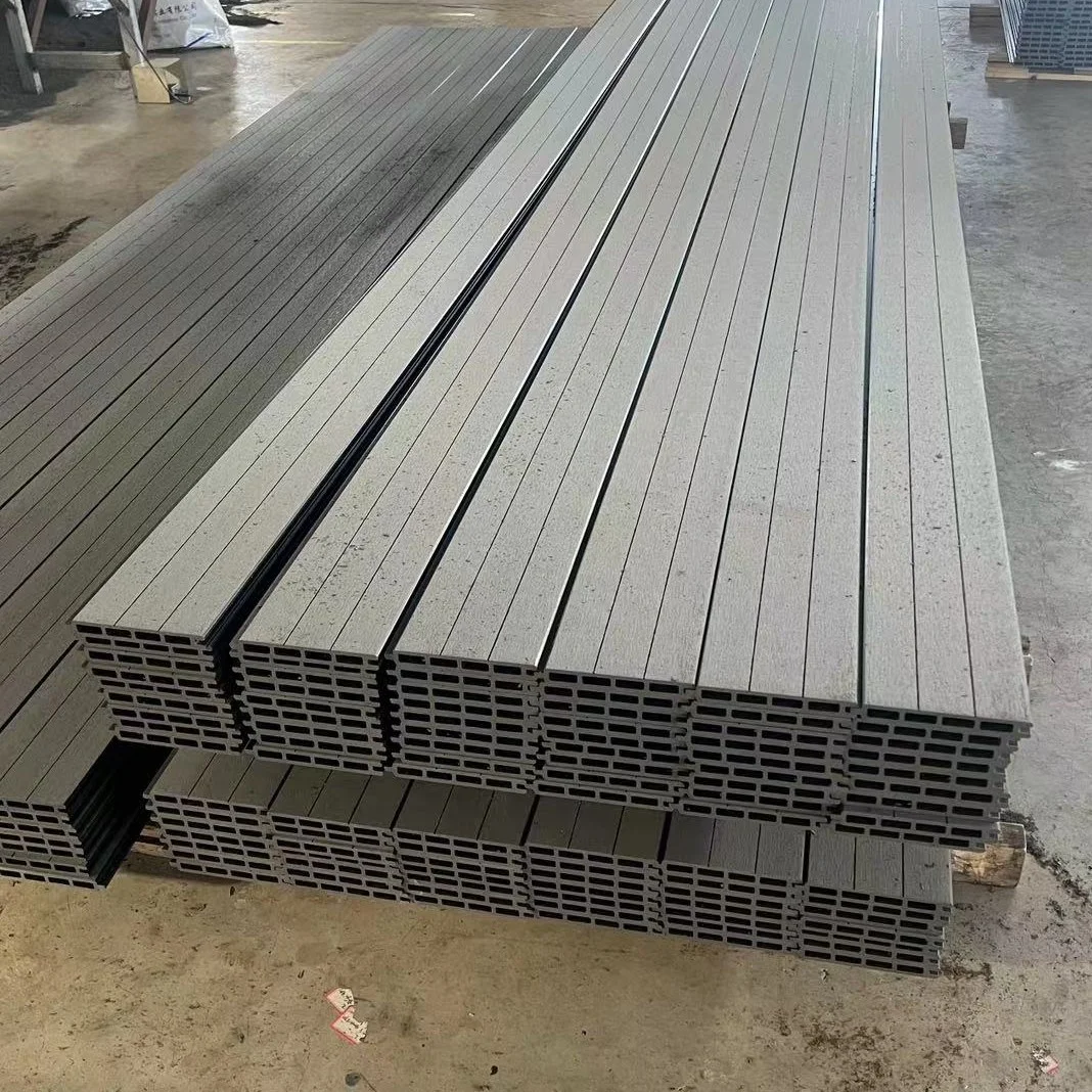 Hot selling in Europe Outdoor cheap door fence garden  aluminum grille plate wood plastic fencing
