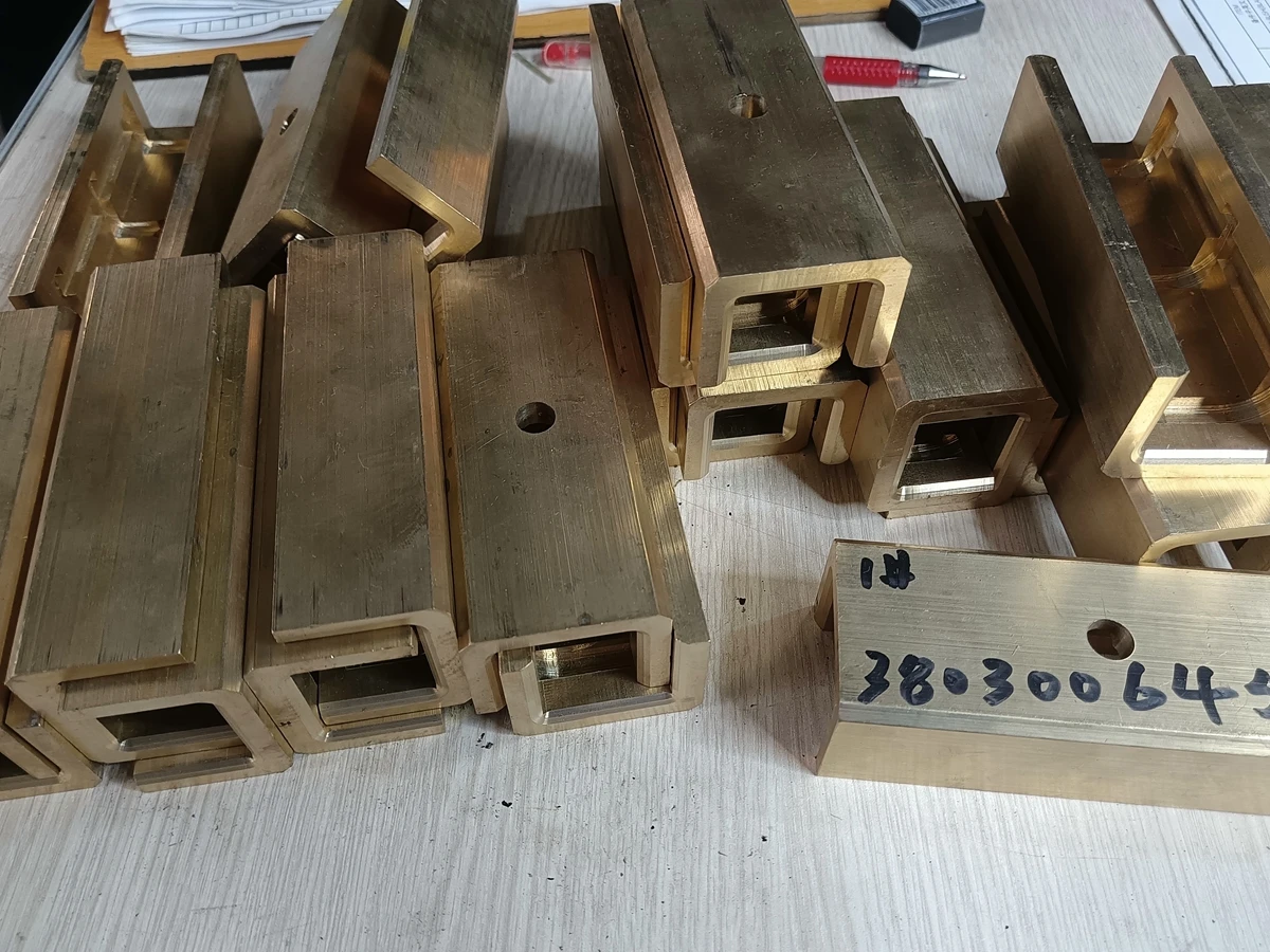 XCMG copper channel MACHINE SPARE PARTS