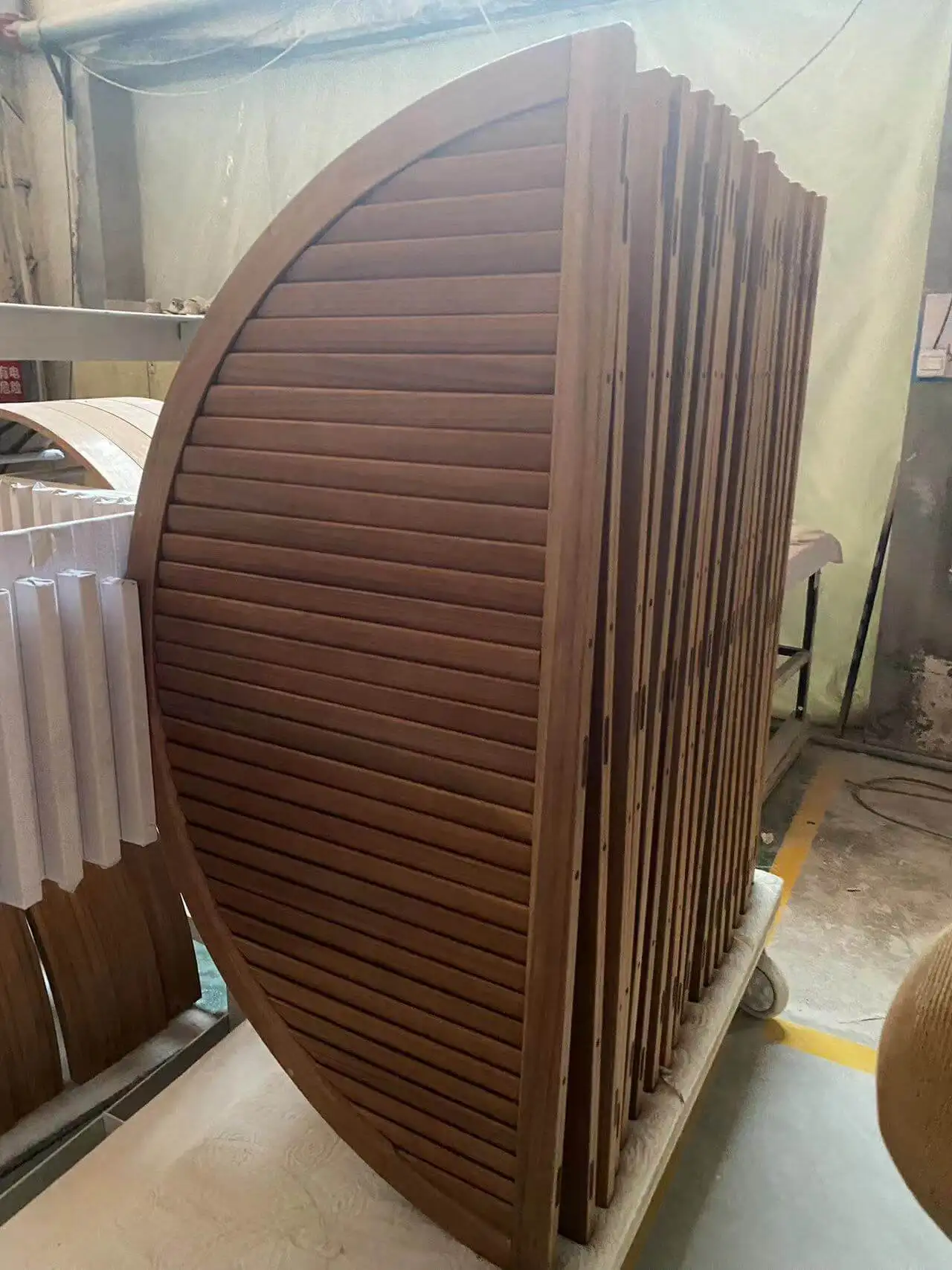 Premium Classic Horizontal Basswood Steel Louvre Shutter Modern Exterior Wood Window Shutters Made Glass Wood Wooden Shutter
