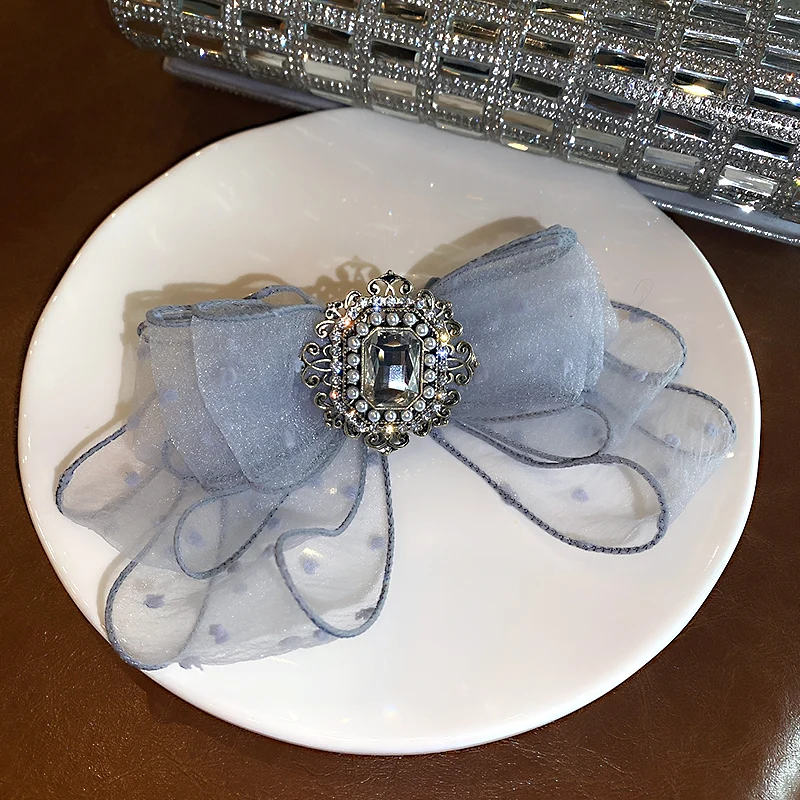 2021 fashion pom pom hair clip black