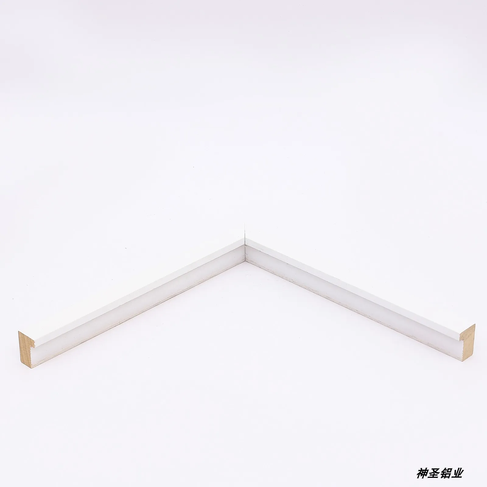 Various Good Quality  Solid wood brush color high-end line 82029 white wood flat picture frame decoration frame strip