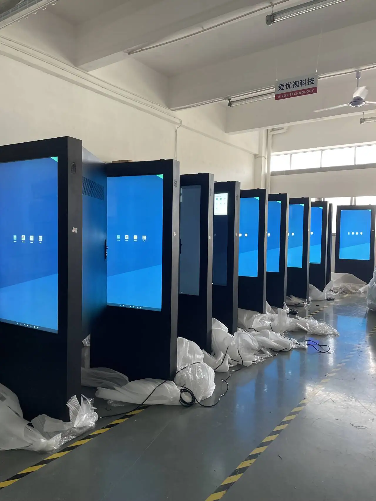 55 Inch Touch Screen Display Kiosk Floor Standing Interactive Kiosk Screen Digital  Advertising Totem Screen for Advertising