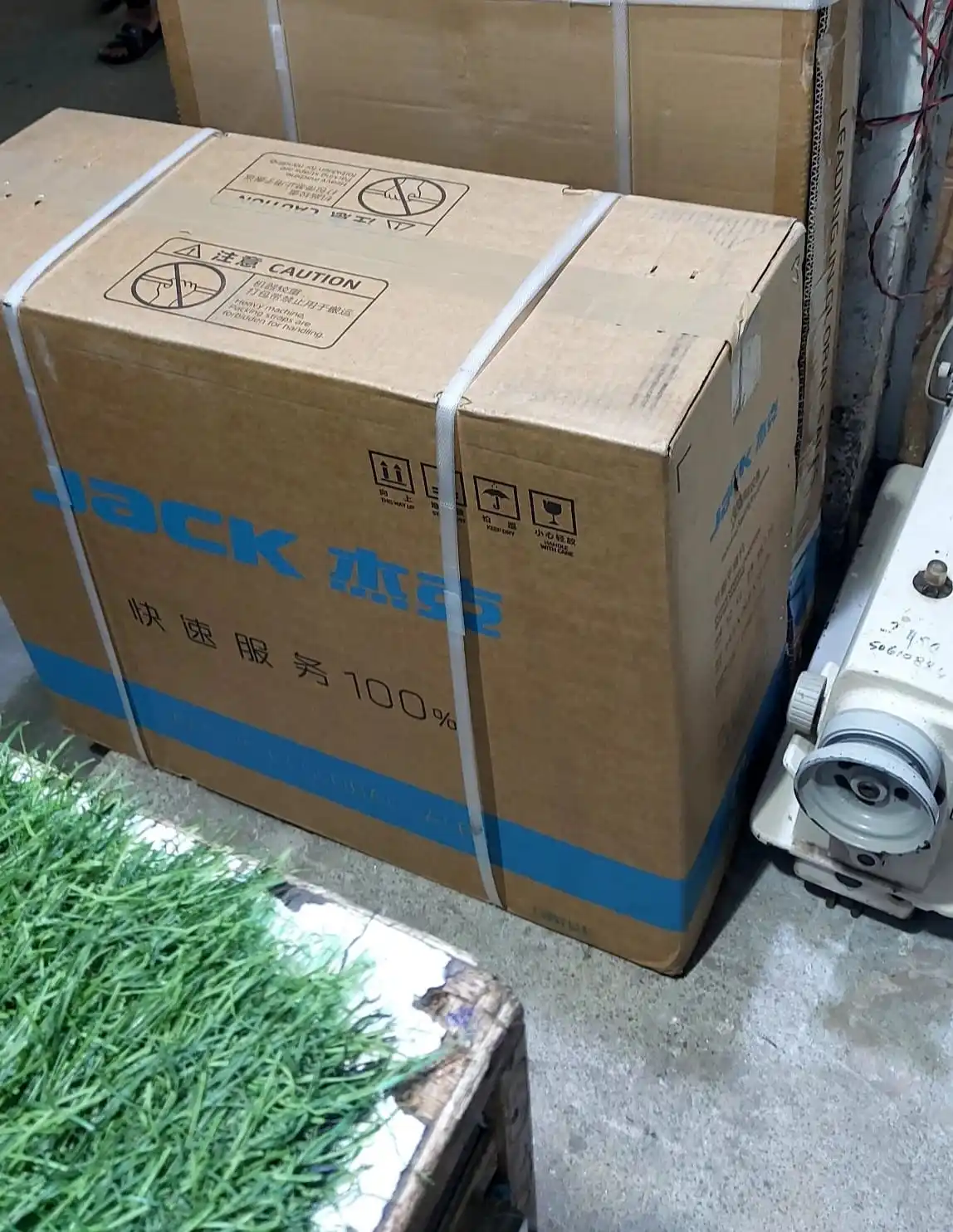 Jack F5 Single Needle Flat Bed Lock Stitch Machine Industrial Sewing Machine Brand New Electronic 7MM Max. Sewing Thickness 100