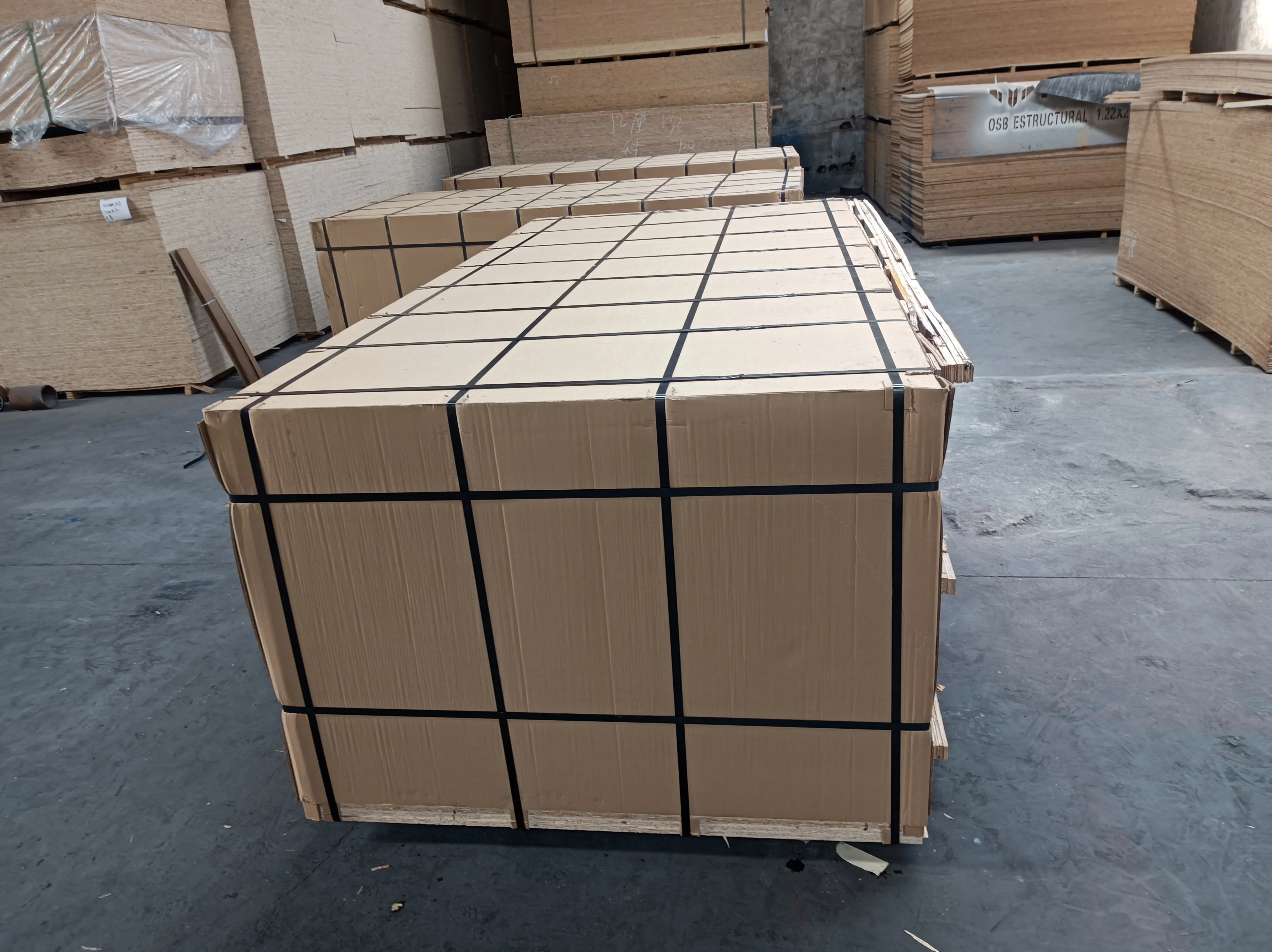 Лидер продаж OSB 3 1220x2440 мм водонепроницаемая ориентированная нить для дома