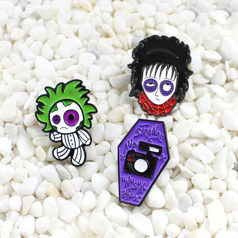 Funny Expression Purple Eyes Ring Witch Green Hair Magician Brooch Halloween Personality Gift Soft Enamel Lapel Pin
