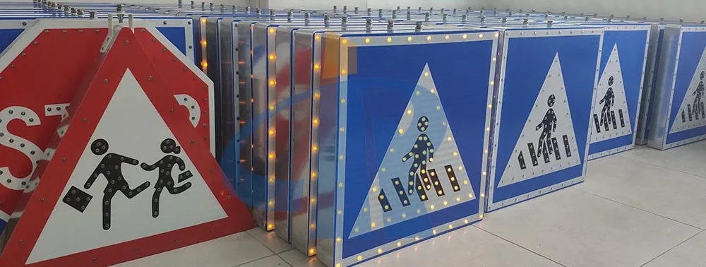 Australia Battery Operated Road Traffic Signs Solar Led Arrow Light Slow Down Flashing Signal Board