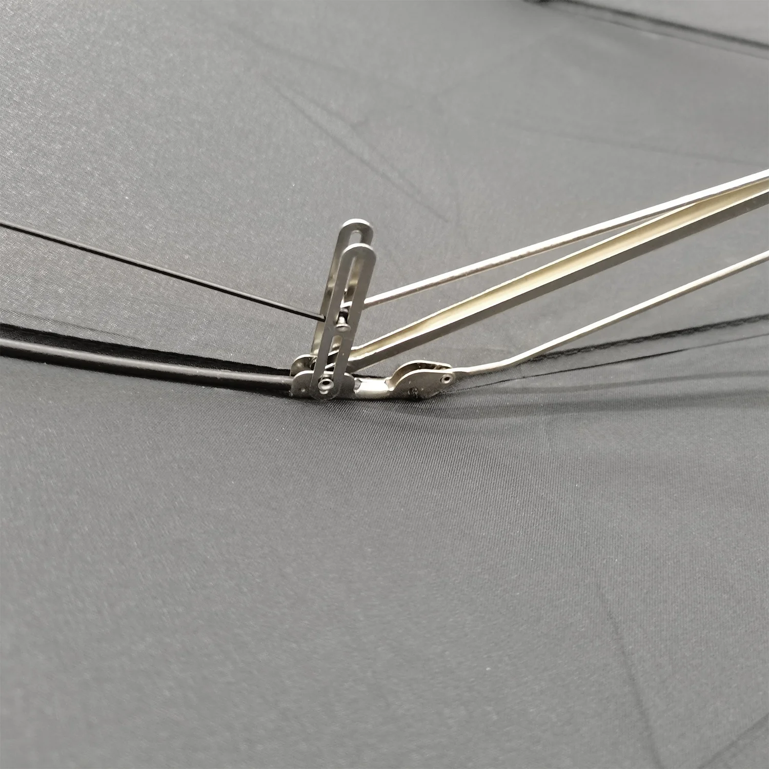 Hot sale  2 fold automatic black umbrellas cantilever outdoor big umbrella