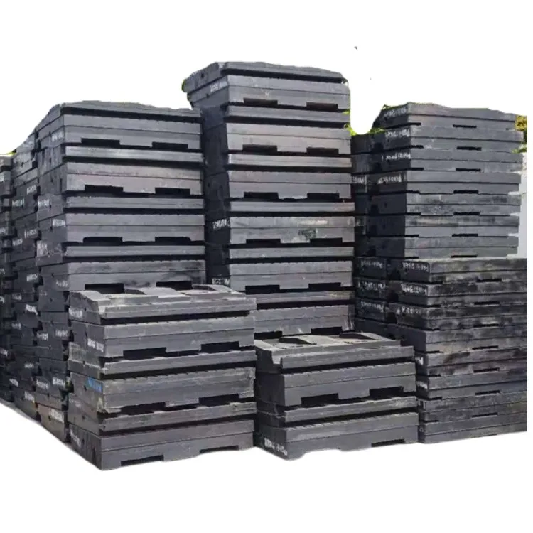 Railway insulated crossing board rubber crossing board