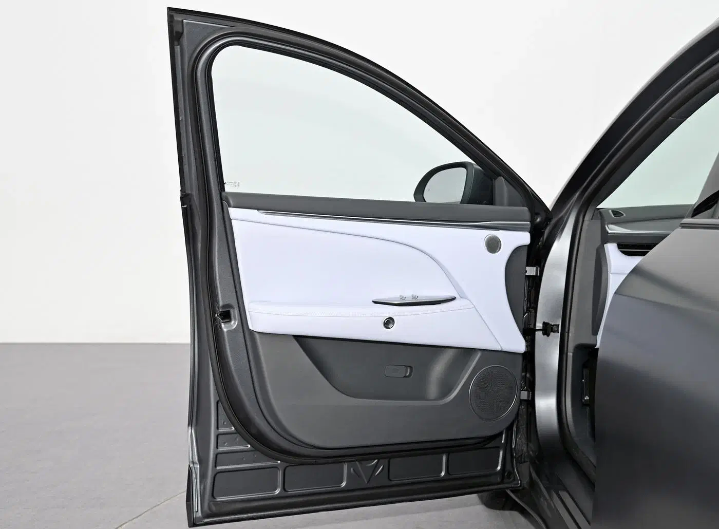 Premium Arcfox Alpha T5 Compact SUV: New Energy Vehicle