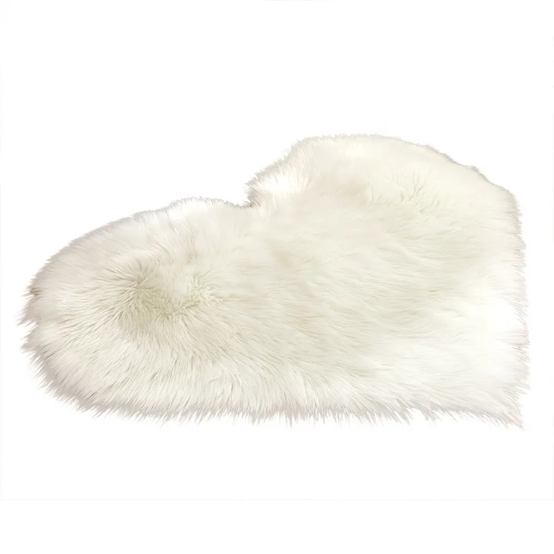 Factory Super Soft Plush Fabric Heart Shaped Faux Sheepskin Indoor White Carpet Fluffy Faux Fur Rug For Living Room
