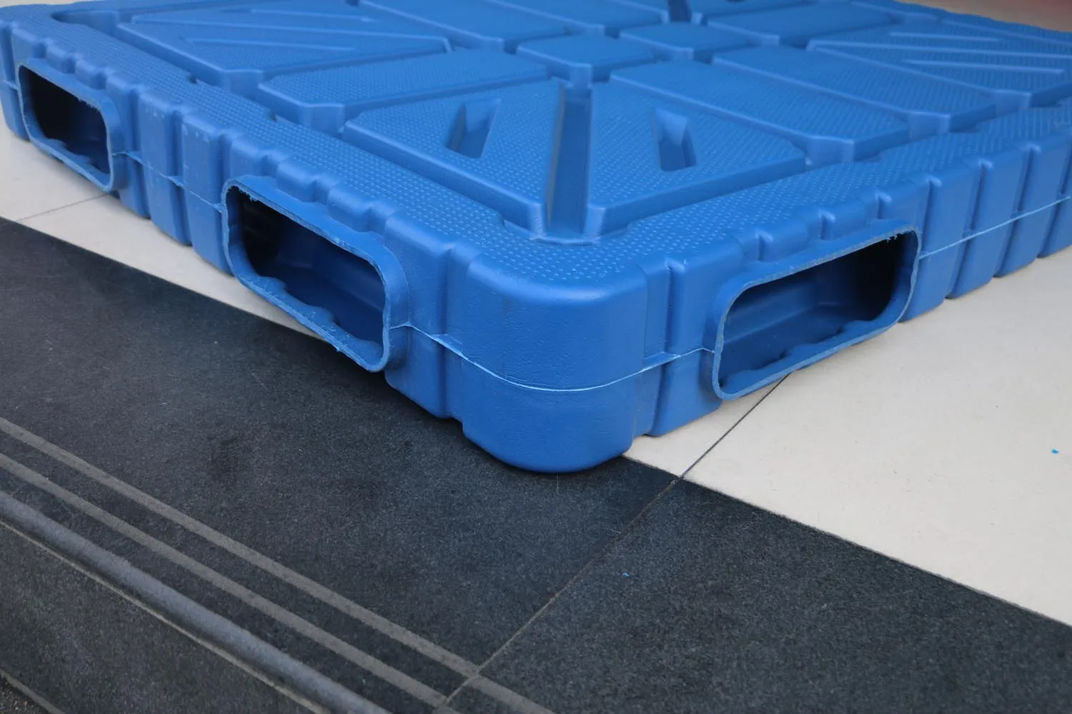 NEXARA 1311 1300*1100*150mm Euro Plastic Pallets for Warehouse Storage and Transportation One-piece Blow Molding