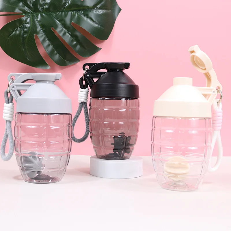 Unique grenade shape plastic water bottle portable 600ml shaker bottle with handle