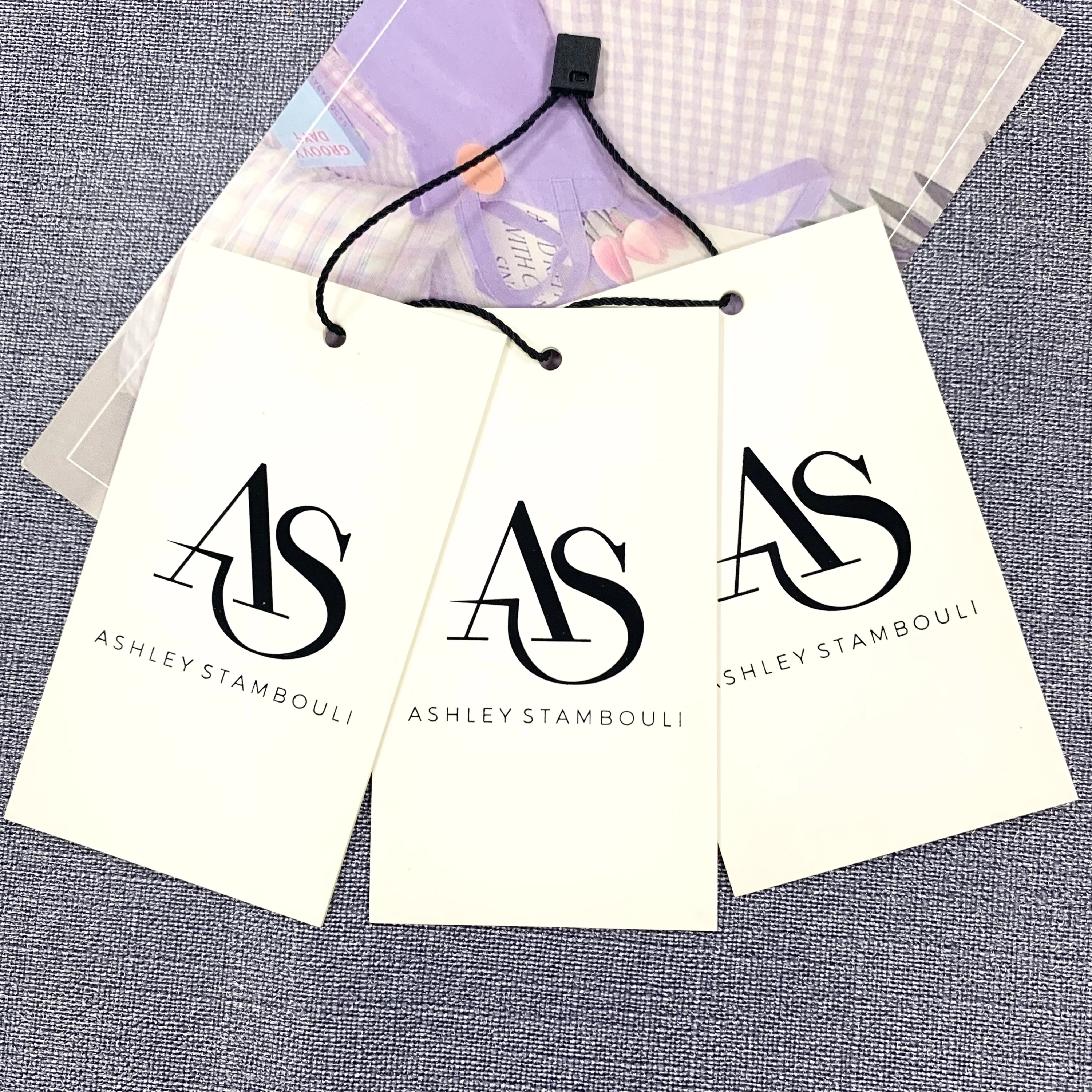 Оптовая продажа, подвесные бирки на заказ, бумажные бирки для одежды, собственный логотип