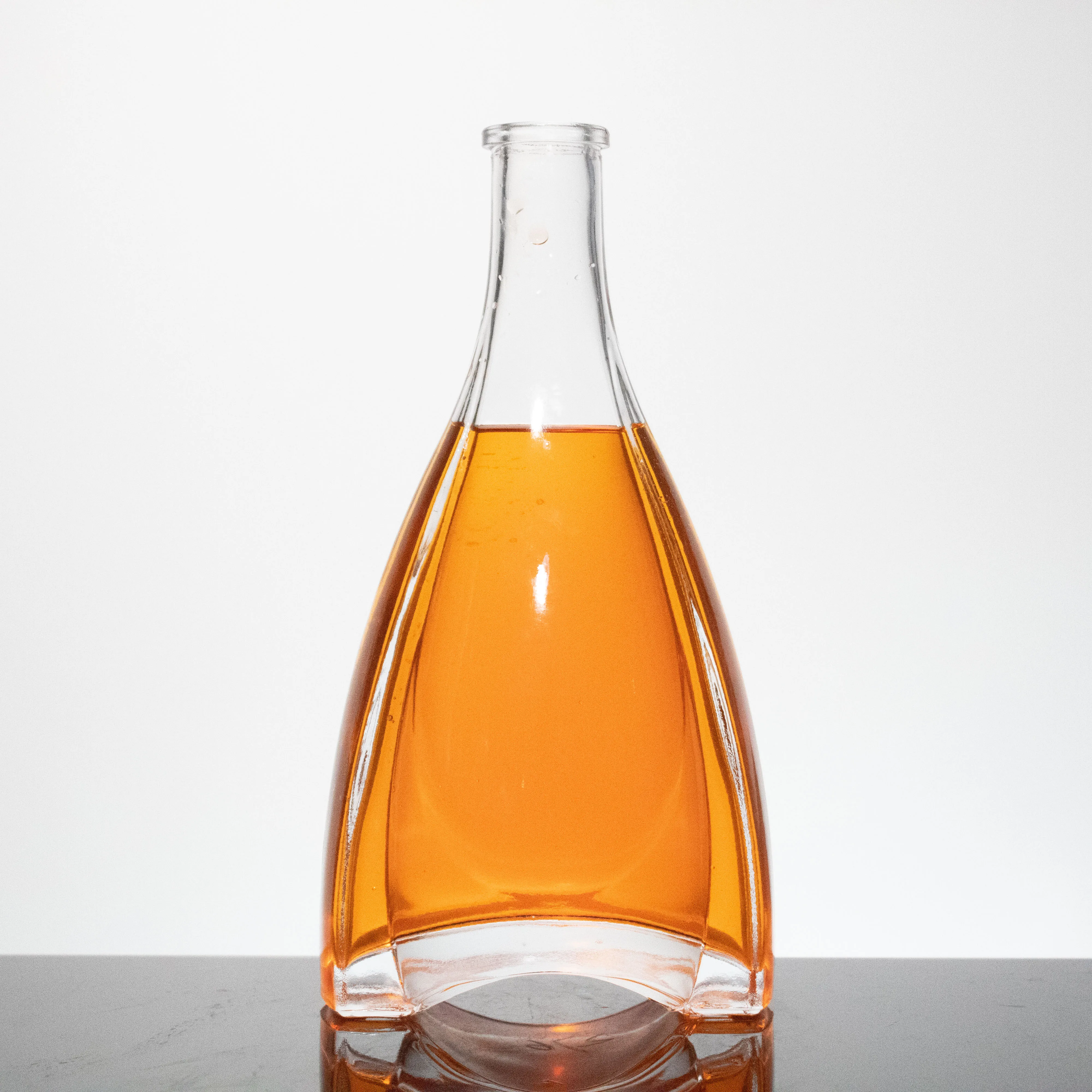 China Wholesale OEM Crystal White 500ml 700ml 750ml Wine Whisky Brandy XO Glass Liquor Spirits Bottles