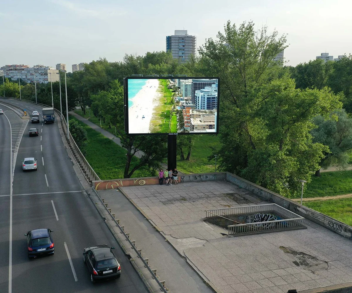 Control P2.5 LED Digital Billboard Iron LED Signs Outdoor Programmable Column Fixed 4G Video Wall Display IP65 2 Years 2.5 Meter