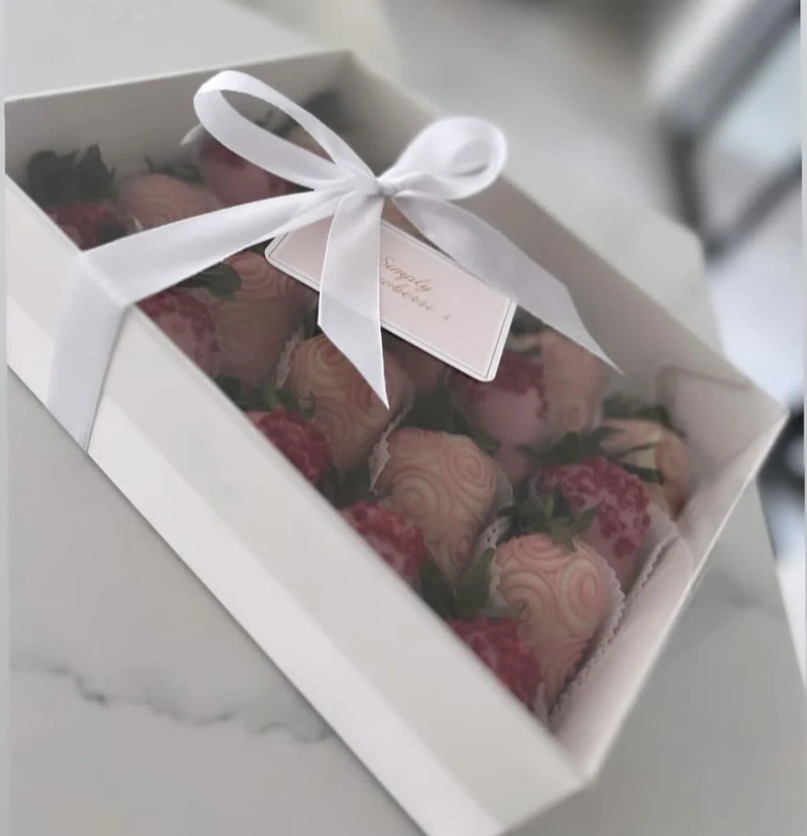 Wholesale custom PET clear cake boxes transparent cover lid strawberry cupcakes packaging and cookie box for Christmas gift