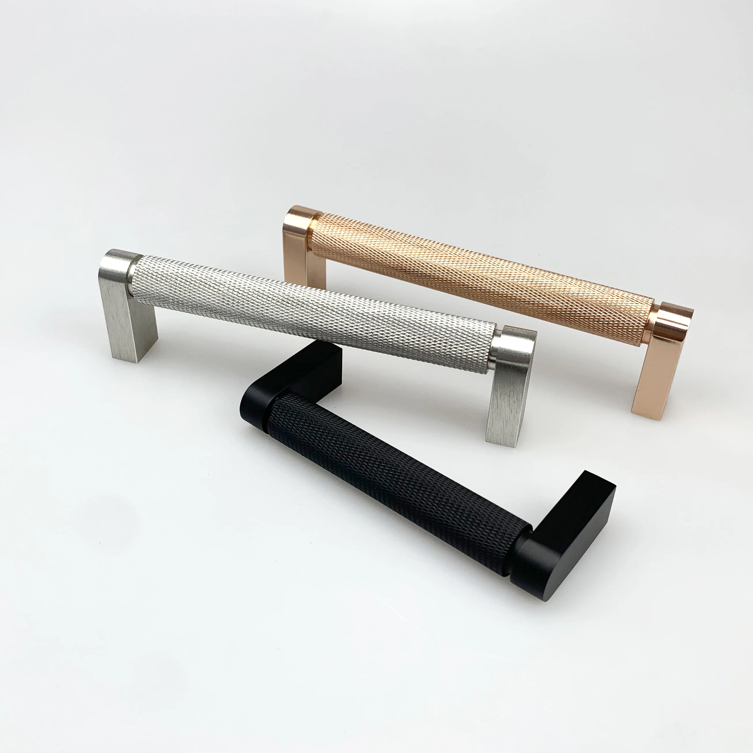 Современная роскошная фурнитура для мебели, латунные, золотые, черные кухонные ящики, шкафы с накатанными ручками