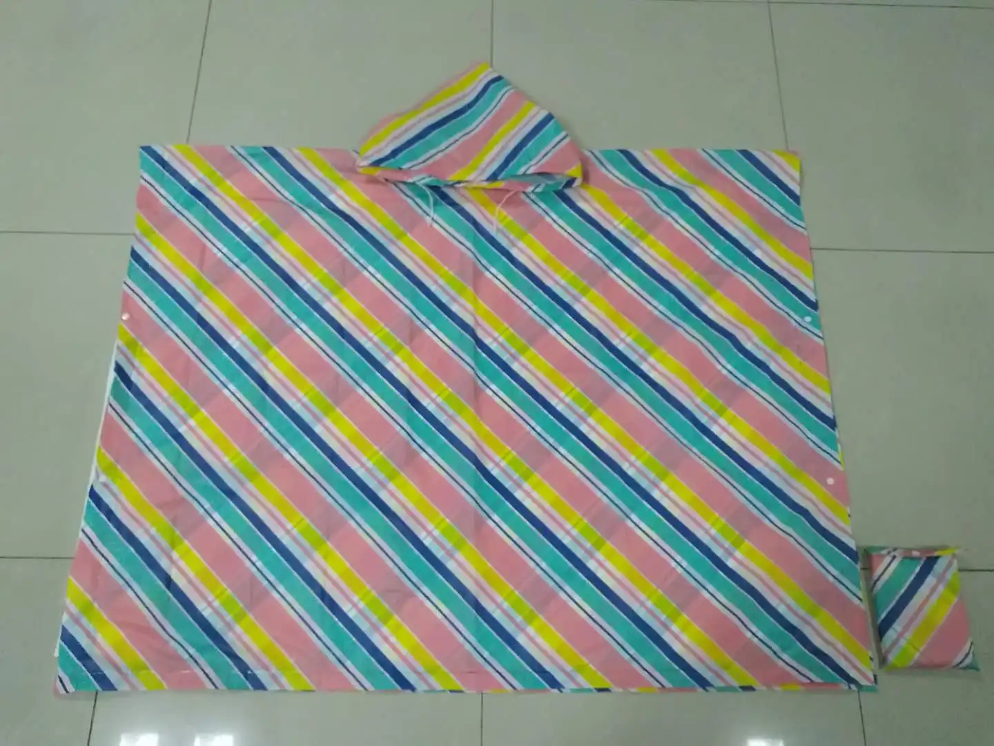 
reusable rain poncho fashion raincoat 