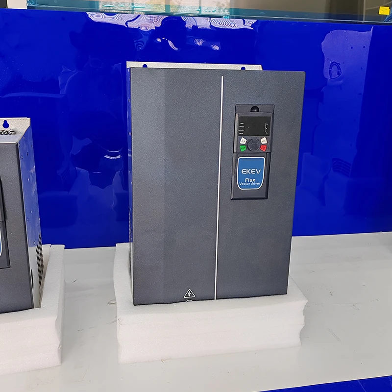 OEM detachable frequency converter economic type 220v 380v 2.2kw 4kw inverter for solar water pump