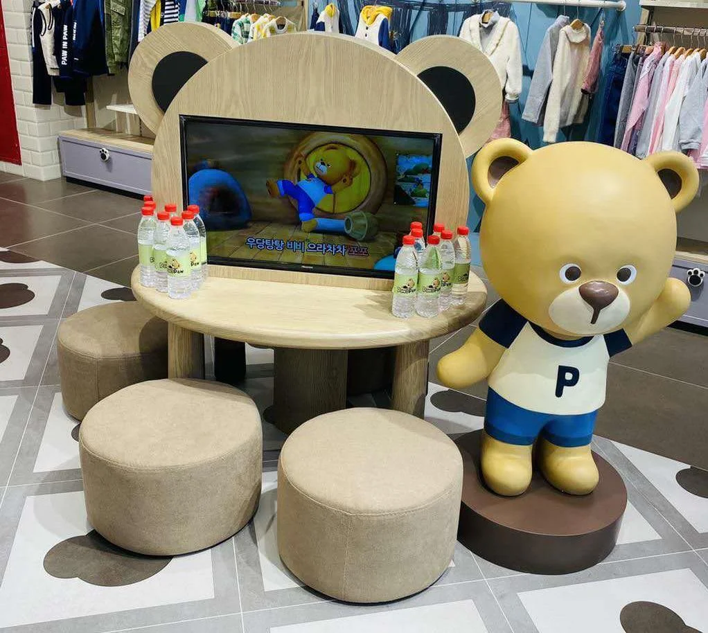 Customized Metal & Acrylic Retail Showcase Baby Garments Unique Interior Decoration Design Display Fixture Kids Clothing Stores
